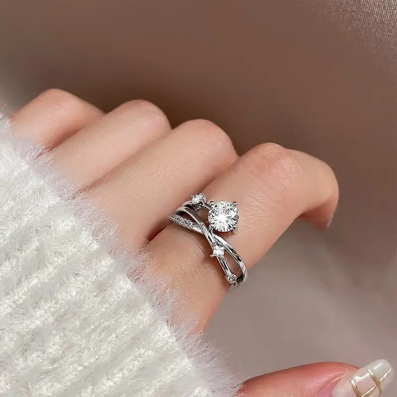 Huitan New Twist Design Fancy Women Finger Rings with Shiny Cubic Zirconia Exquisite Engage Wedding Accessories Fashion Jewelry