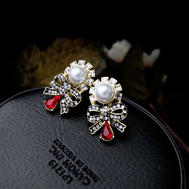 LUBOV Beautiful Flower Shape Crystal Stone Piercing Earrings Gold Silver Color Metal Stud Earrings Women Wedding Gift Jewelry