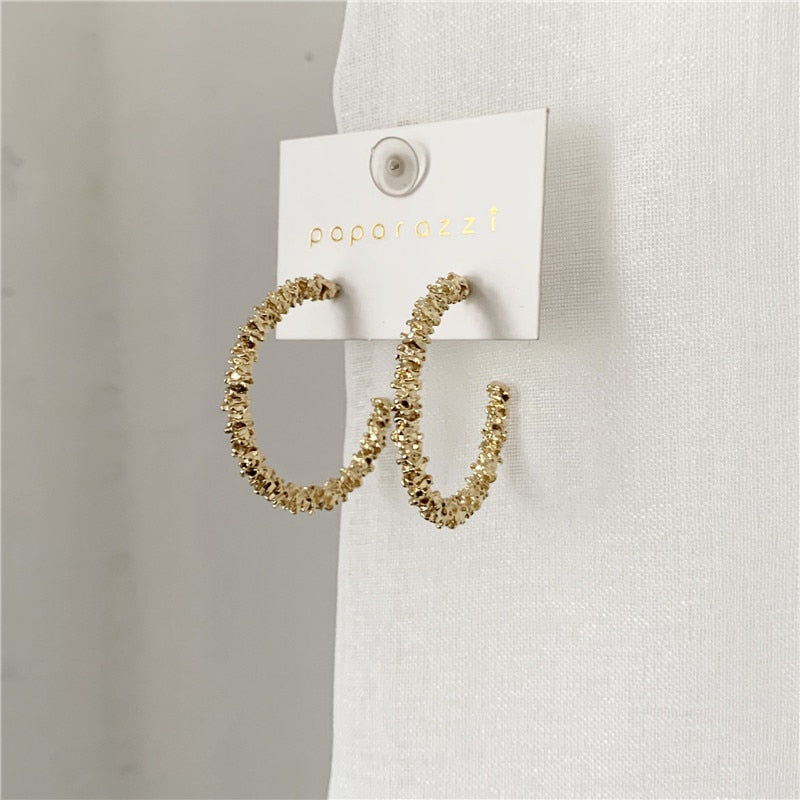 New Fashion Gold Color Metal C Shape Hoop Earrings for Women Female Big Pleated Statement Earrings Party Jewelry Oorbellen